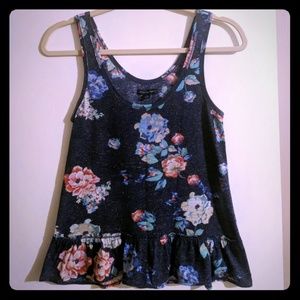 American Eagle floral top with ruffled bottom